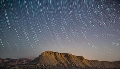 国际足联-史上最贵足球给钱不卖 贝利老马梅西克圣贝皇签名