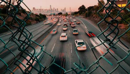 国际足联-史上最贵足球给钱不卖 贝利老马梅西克圣贝皇签名